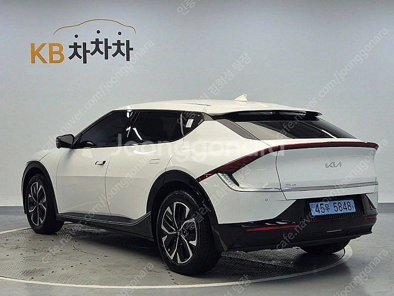 EV6 중고 EV6 중고차 흰색 2022년식 64,840km 롱레인지 어스 중고차 추천--3